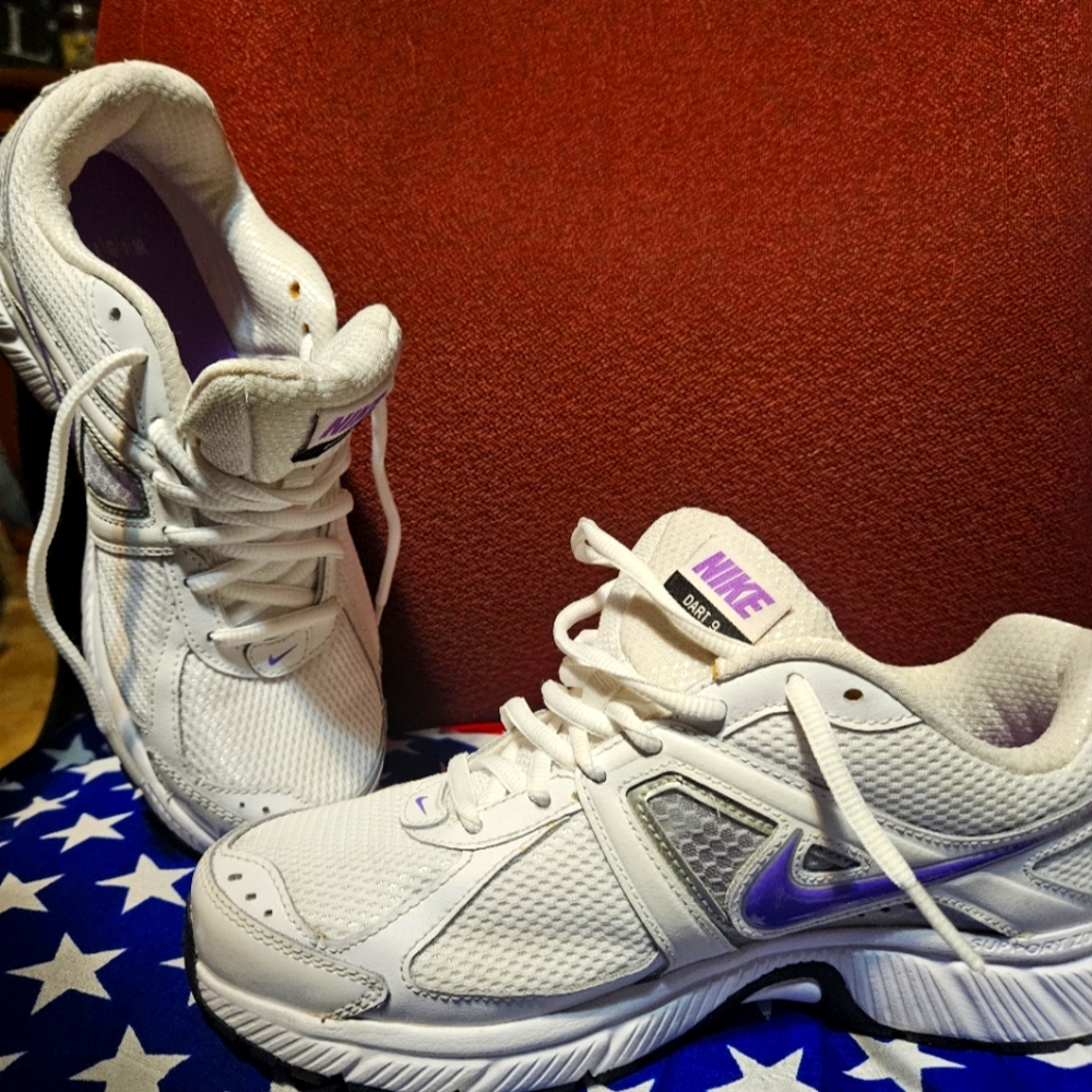 Womens Nike running shoe
